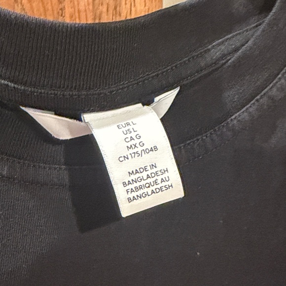 H&M Black Short-Sleeve Tee Dress — Classic Crew Neck - Picture 2 of 3